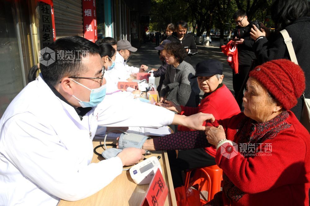 江西南丰：世界肾脏日义诊进社区（图）