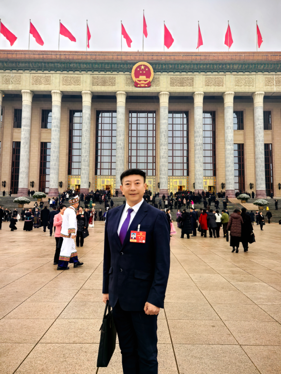 全国人大代表、江铃汽车股份有限公司冲压厂三车间党支部书记刘辉