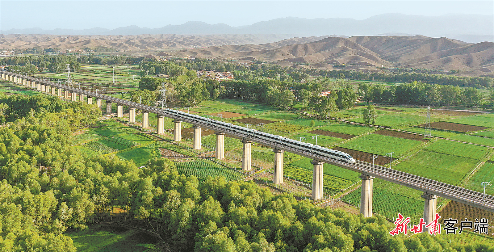 兰州至张掖高铁中川机场至武威东段　新甘肃&middot;甘肃日报记者　冯乐凯　摄