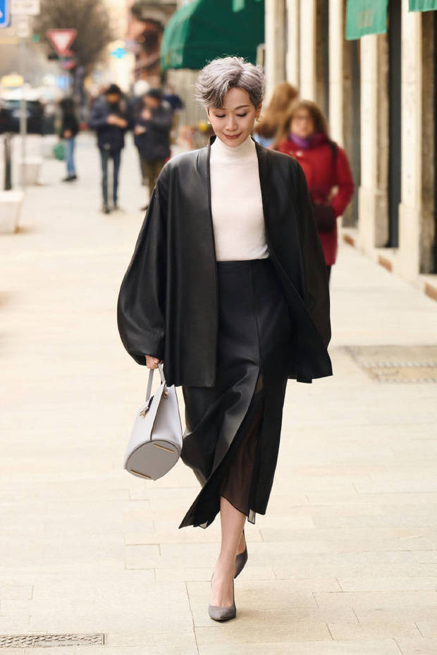 叶童穿衣风格很高级。