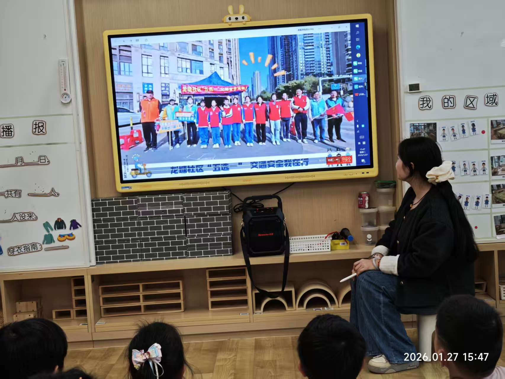龙塘少年“一分钟交规”火出圈！四期视频全网传播，今日，孩子们用童声喊出“妈妈，我们爱您”