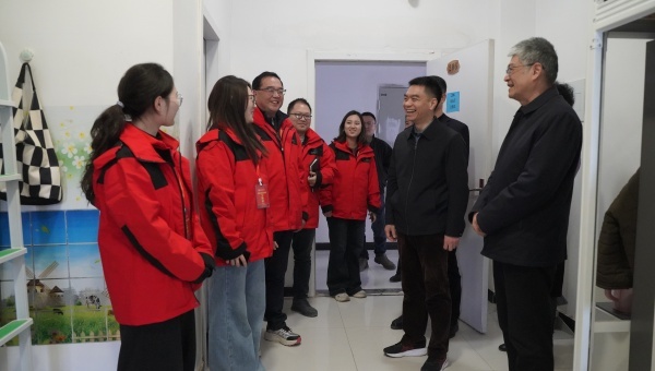 走访支教学生宿舍