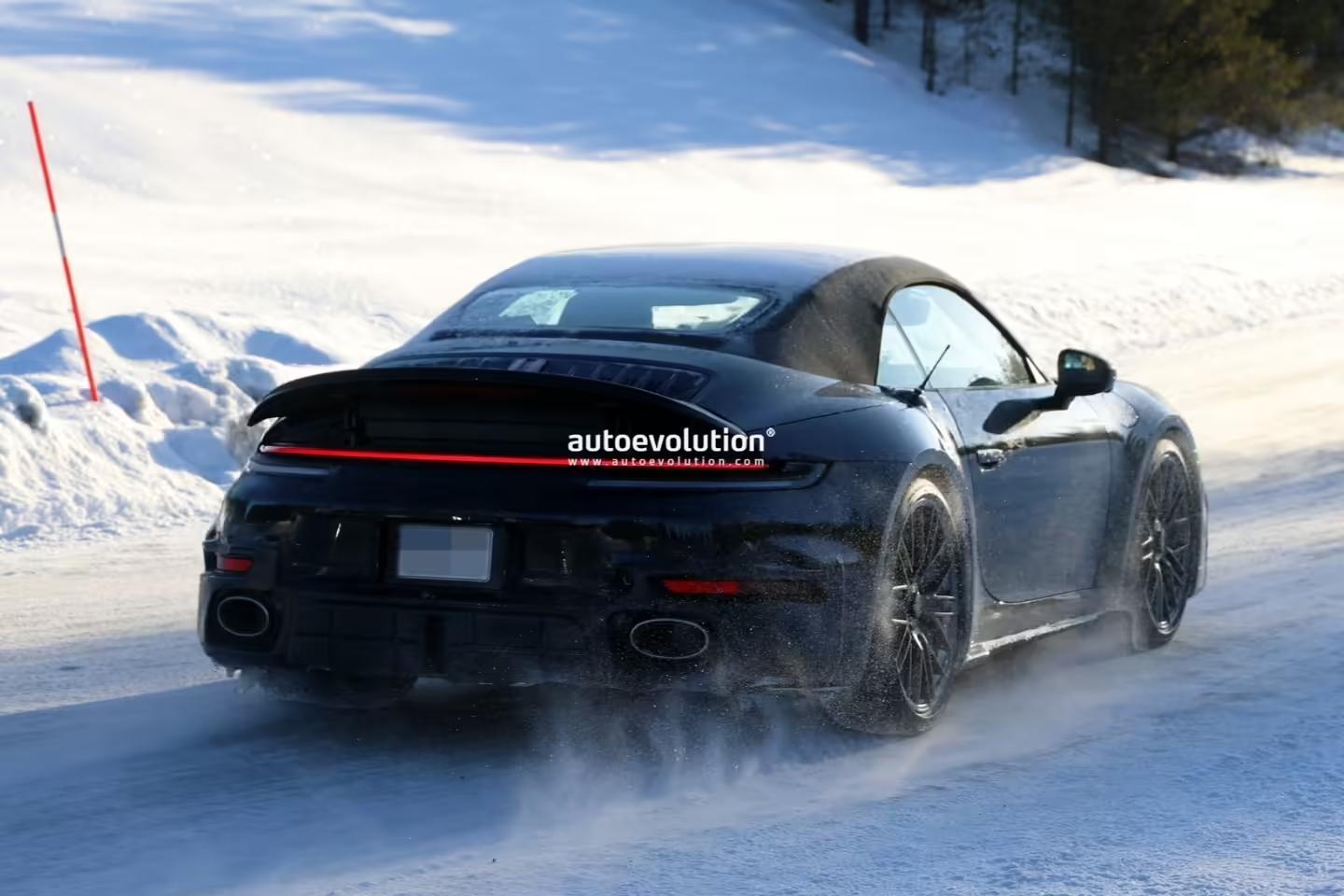 保时捷2027款911 Turbo Touring高性能跑车路测图曝光