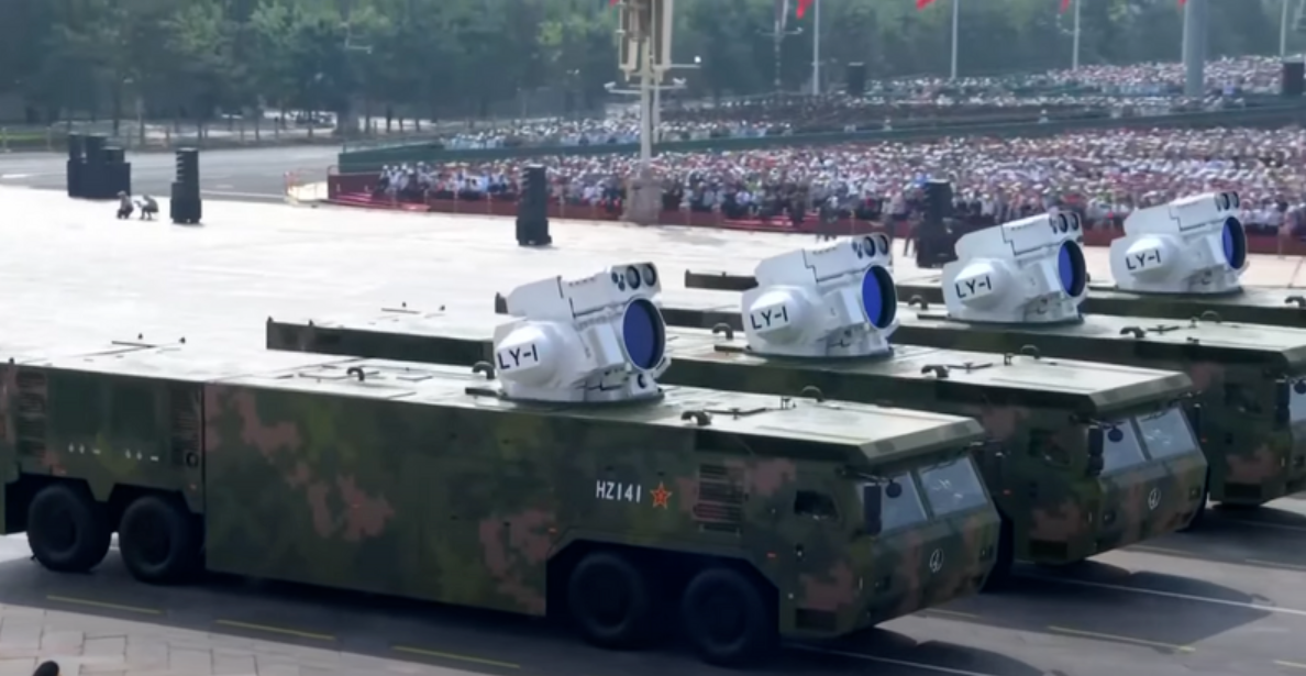 图为解放军于九三阅兵仪式亮相的代号LY-1舰载激光武器