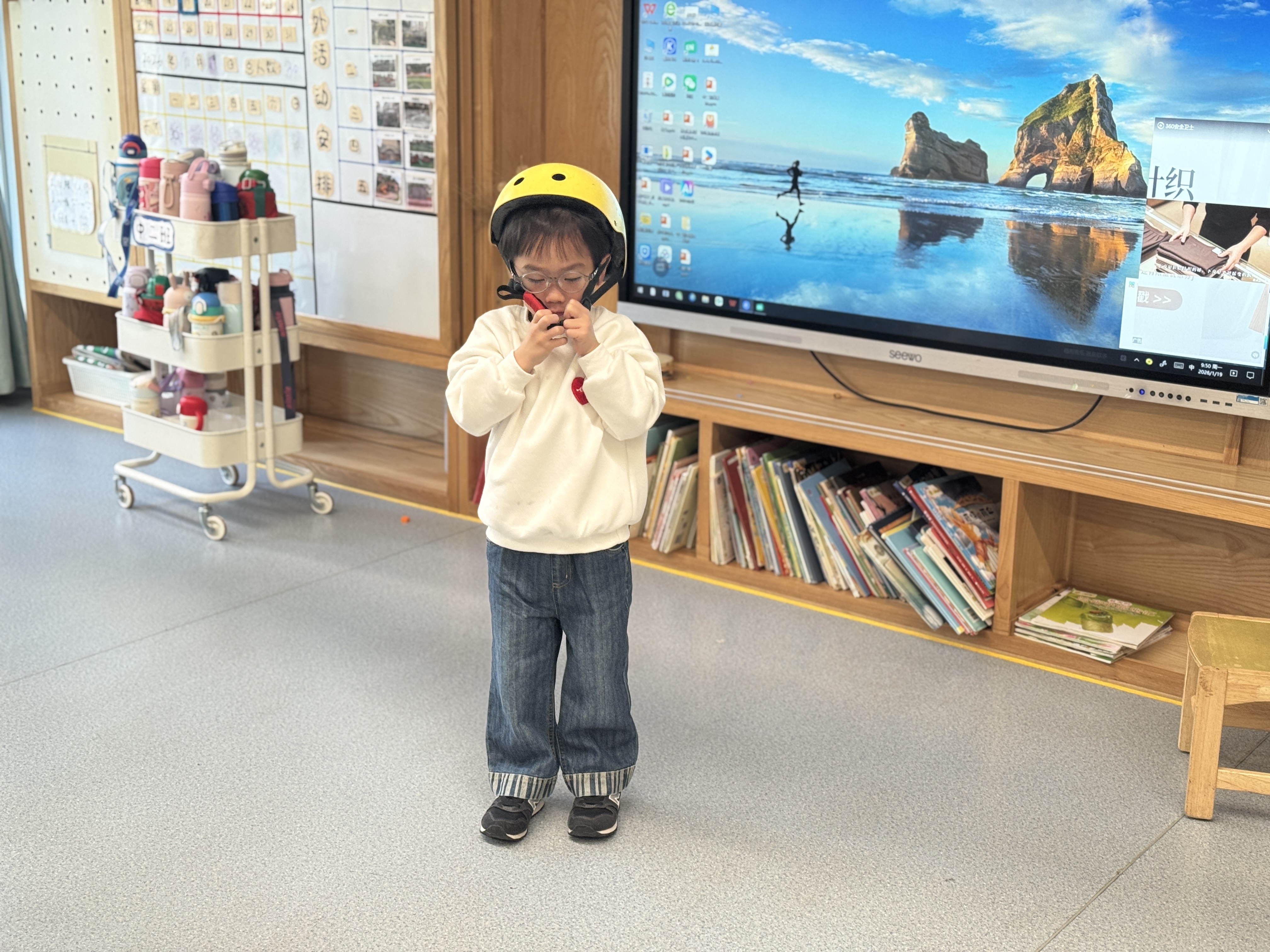 龙塘少年“一分钟交规”火出圈！四期视频全网传播，今日，孩子们用童声喊出“妈妈，我们爱您”