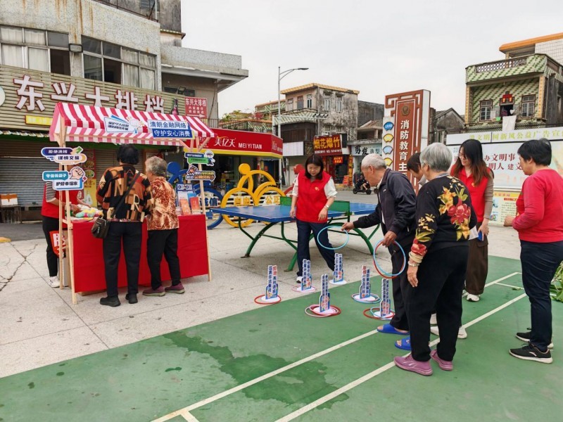 图4:大涌镇南文健身广场公益集市现场