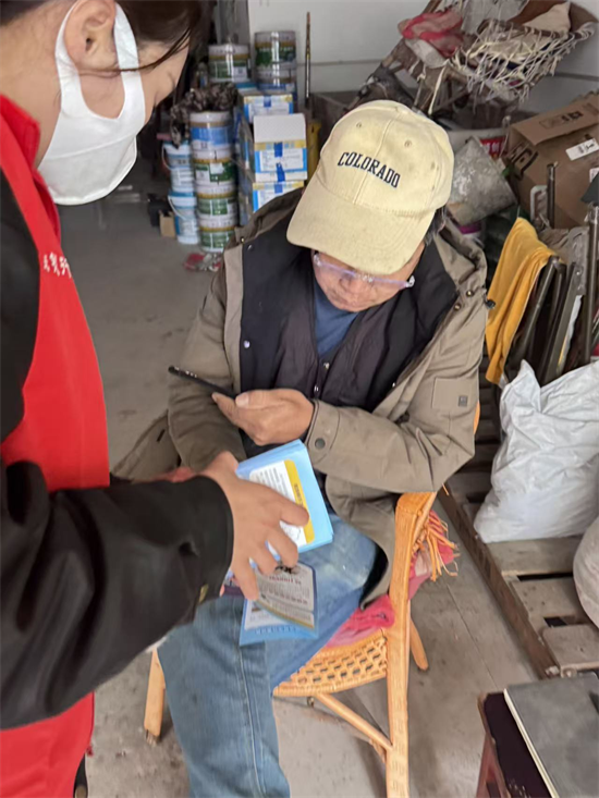 民生银行南昌县支行开展学雷锋综合宣传志愿服务活动