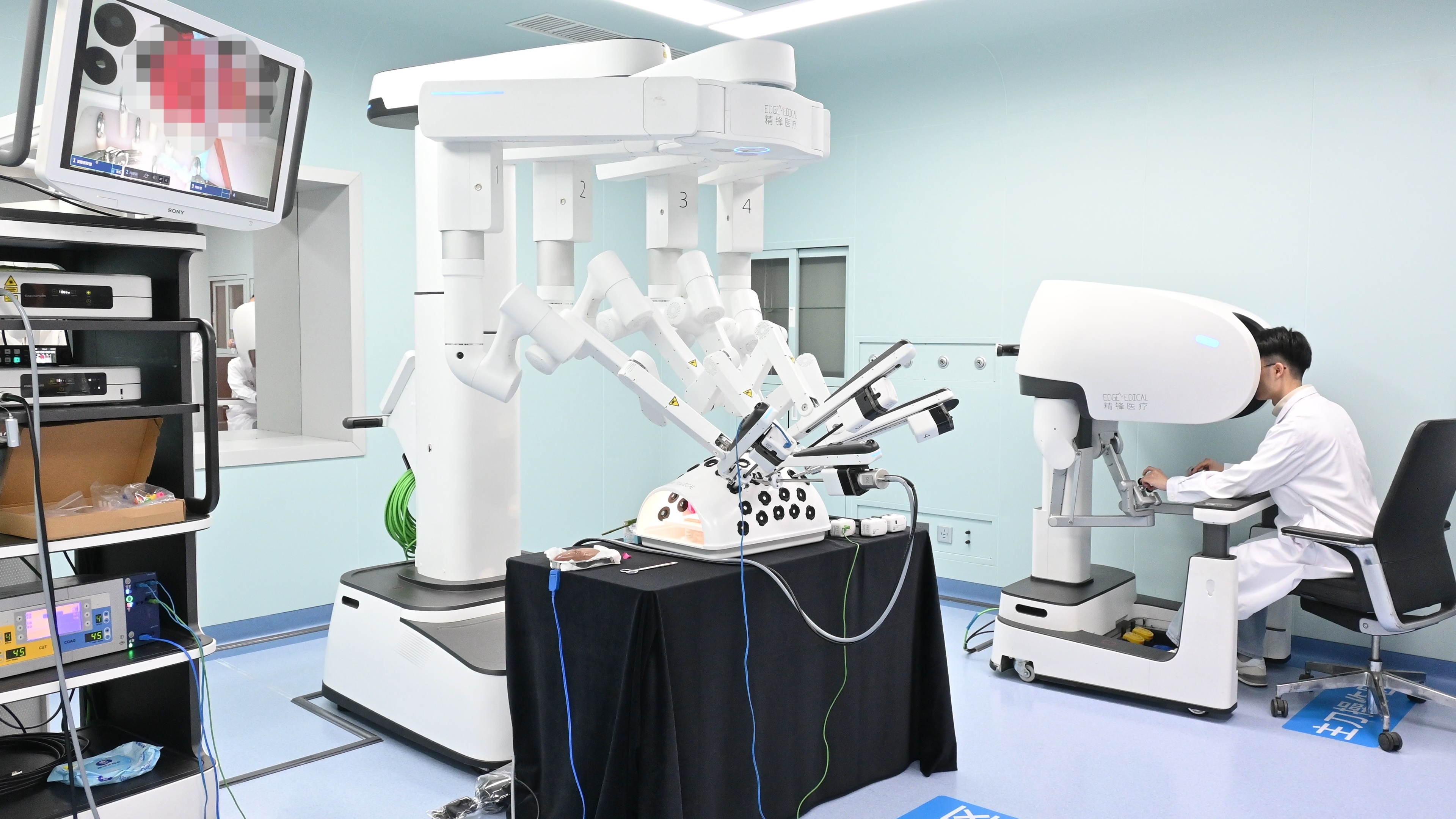 北大深圳医院人工智能模拟培训基地揭牌 打造高端机器人手术培训示范中心