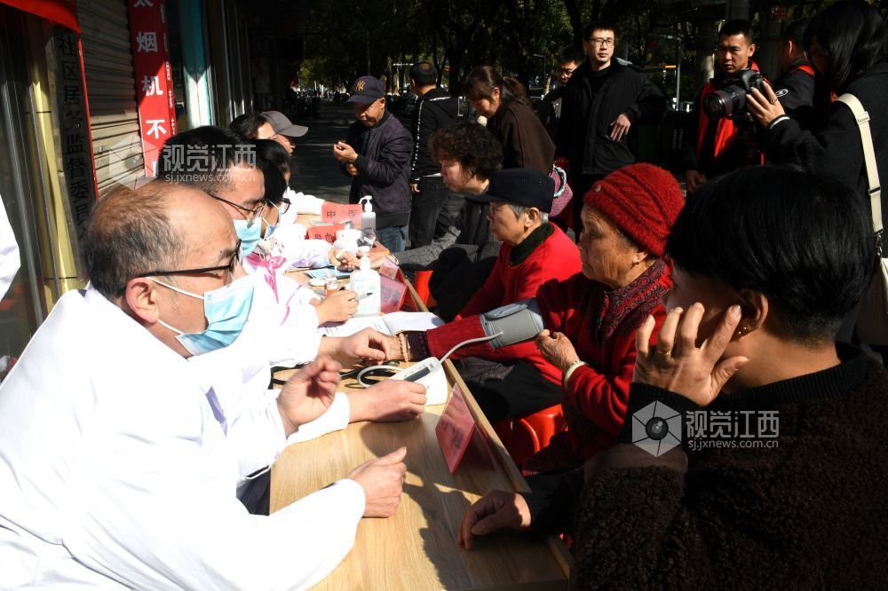 江西南丰：世界肾脏日义诊进社区（图）