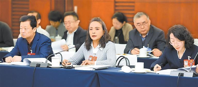 3月8日，十四届全国人大四次会议甘肃代表团在驻地举行小组会议，审议生态环境法典草案。新甘肃&middot;甘肃日报记者　孟捷