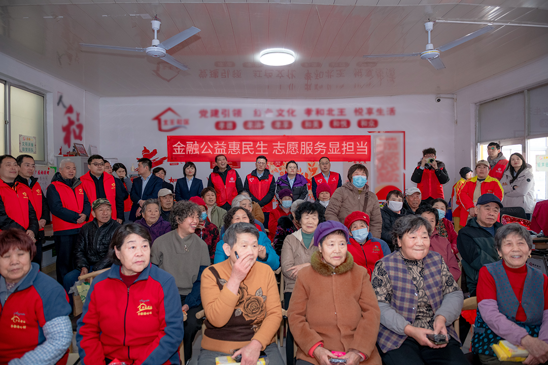 潍坊银行开展“金融公益惠民生 志愿服务显担当”系列学雷锋主题志愿服务活动