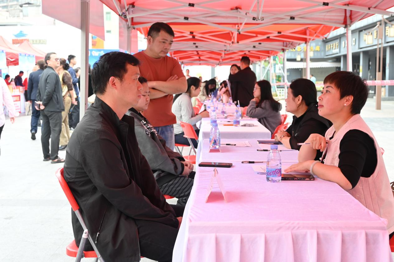 西乡固戍社区打造 “南粤春暖 宝安花开” 就业服务平台 精准破解就业用工双向难题