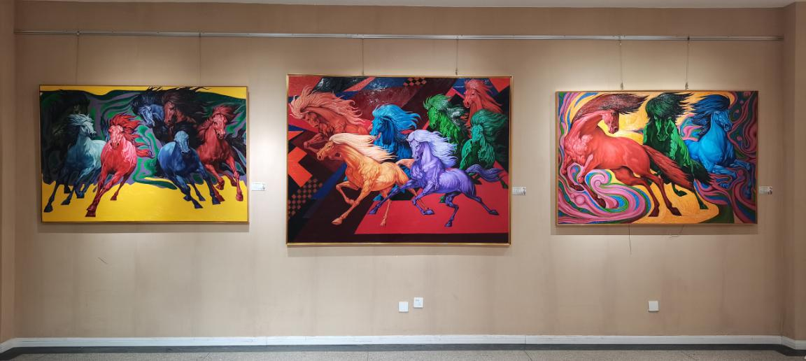 姜广宇艺术个展亮相青岛大学 以奔腾与凝望诠释艺术的力与美