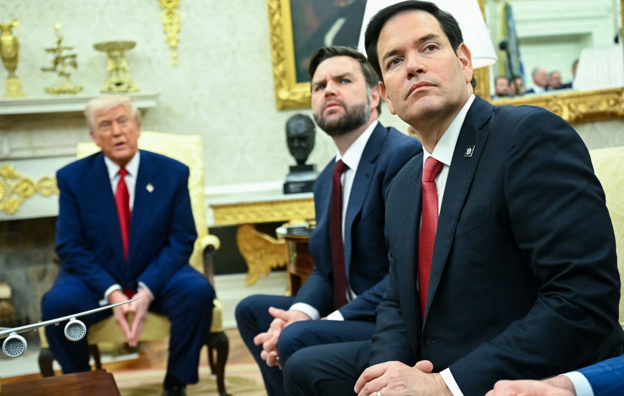 谁是最佳接班人?特朗普饭桌上问金主们,“鲁比奥获得的掌声更响亮”