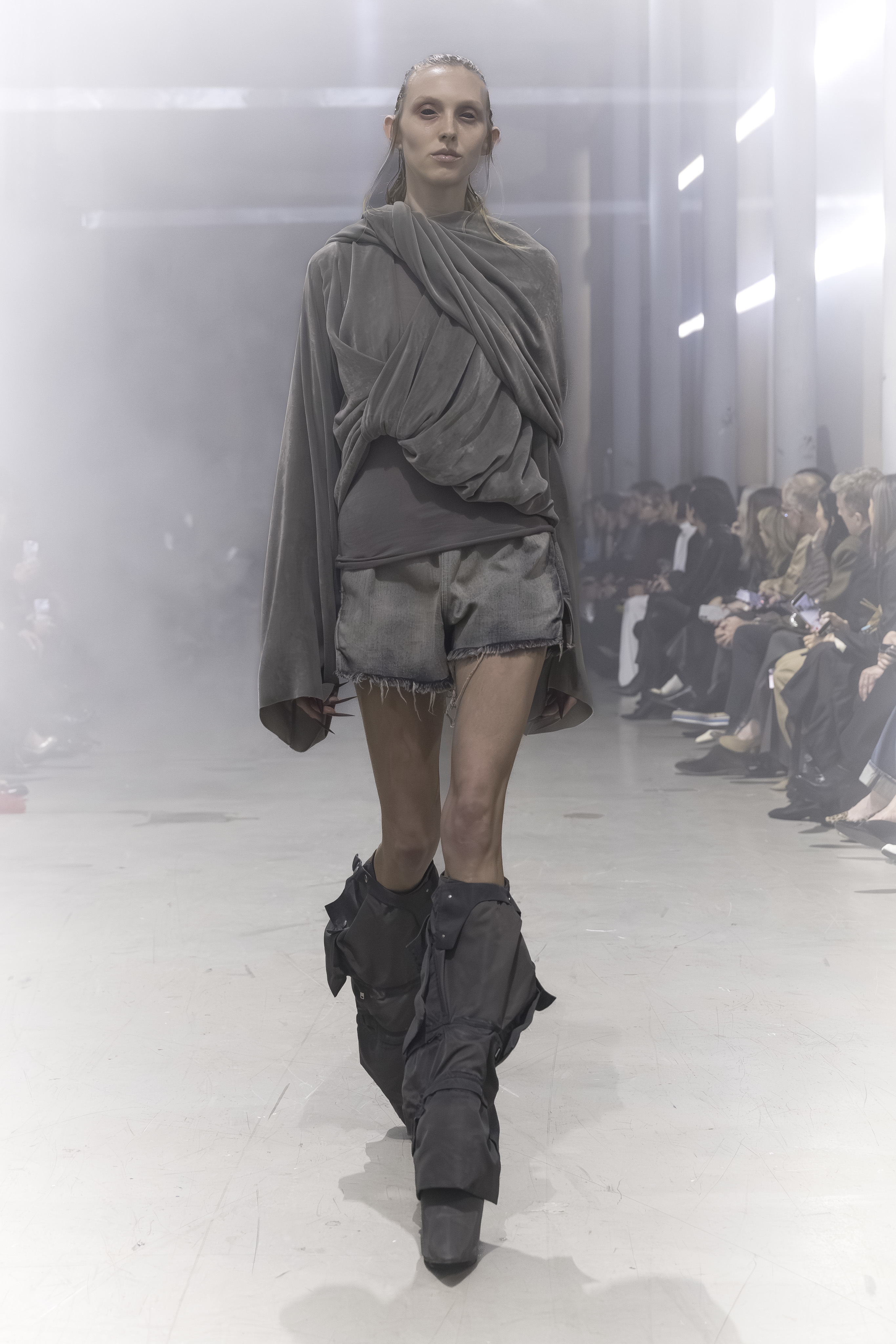 RICK OWENS发布2026秋冬女装系列“TOWER”