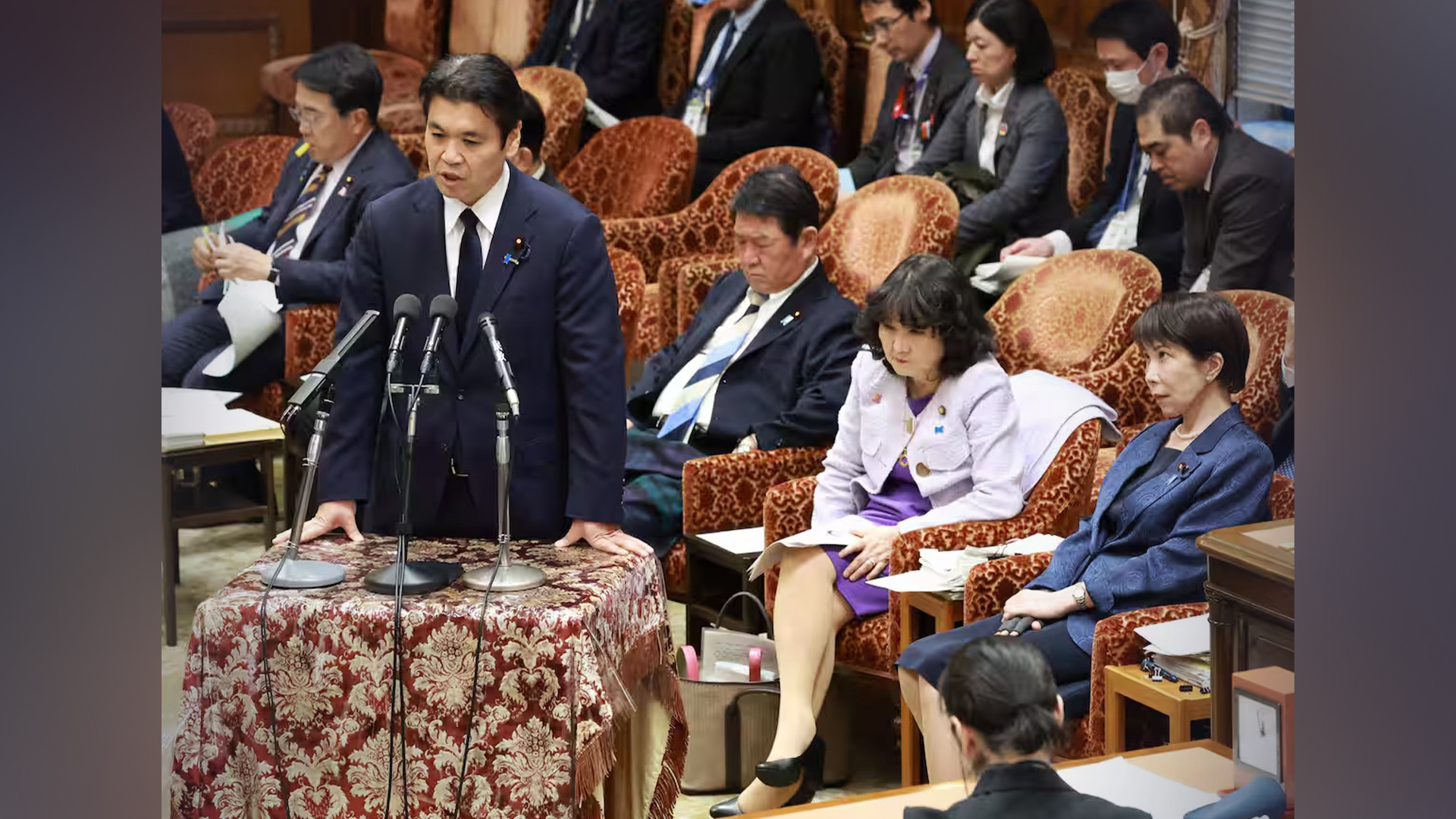 日本文科相承认出轨丑闻，高市早苗拒绝撤换，让他“用工作弥补”，引发争议