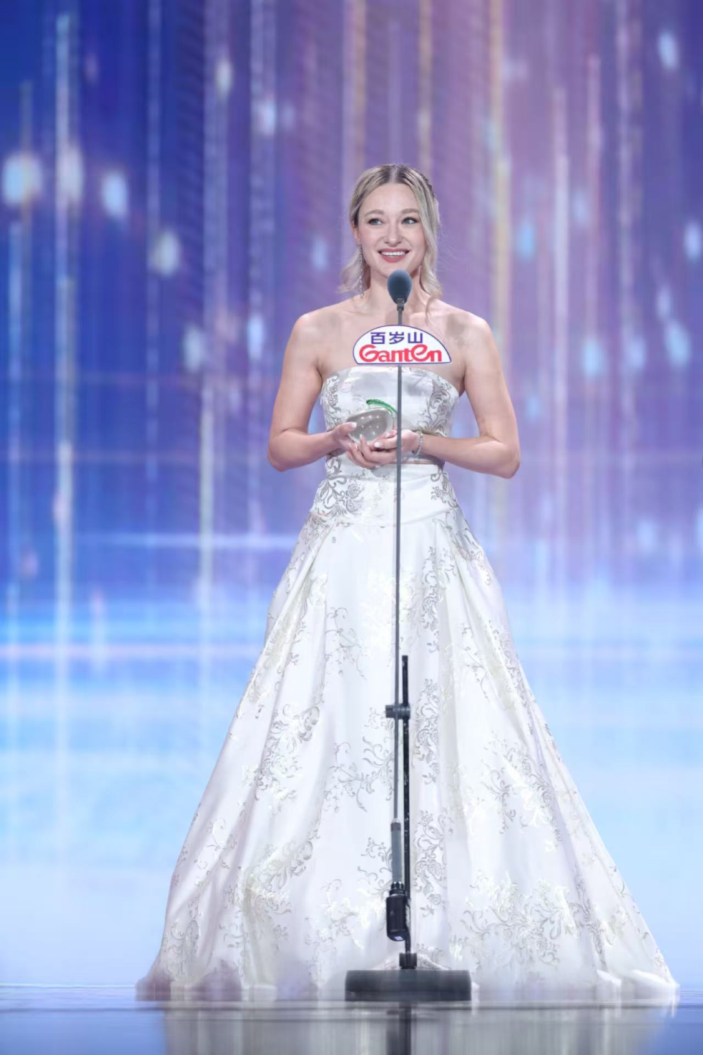 好莱坞演员阿妮塔获“海外传播贡献演员”