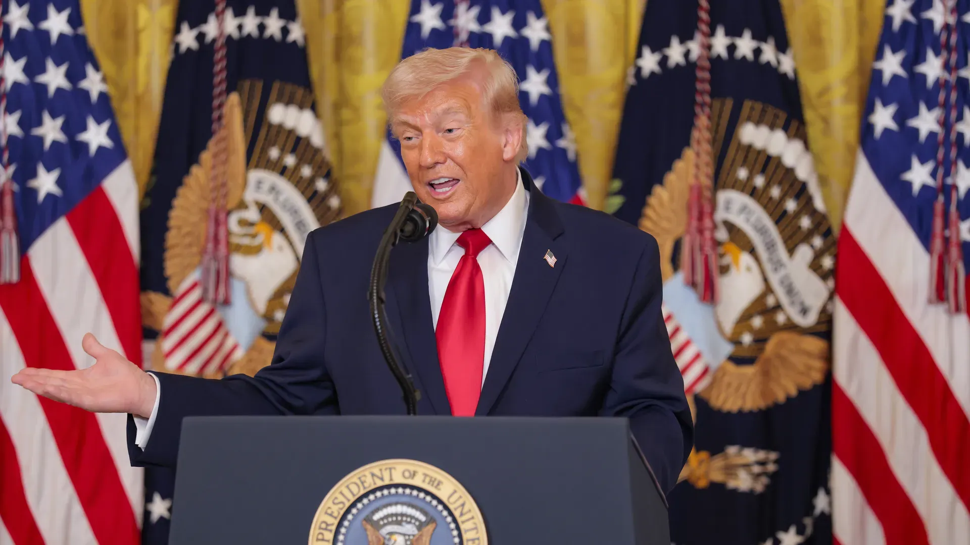 美媒:G7电话会议上,特朗普狂吹对伊朗战果,各国都劝他尽快结束战争