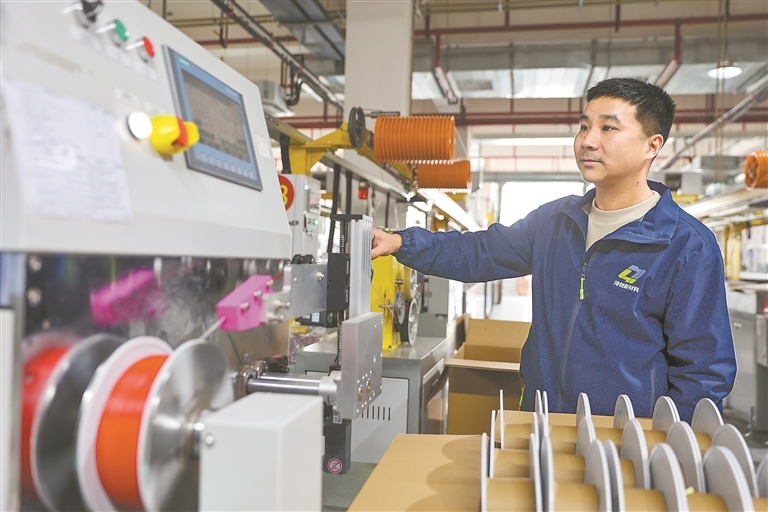 企业生产忙（图）