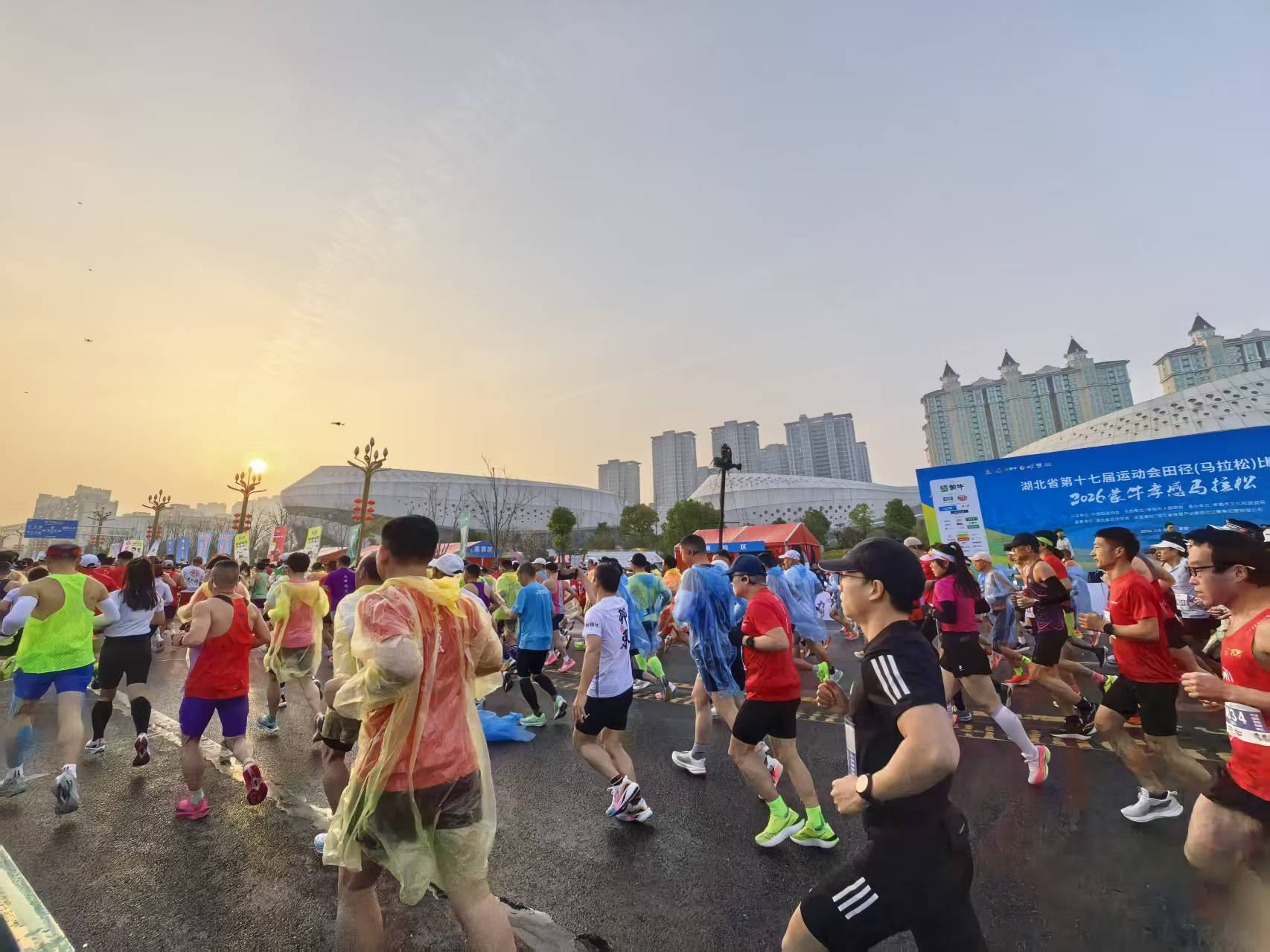 知音湖北 逐梦孝感 1.6万名跑者孝感体验湖北新春首场马拉松盛宴