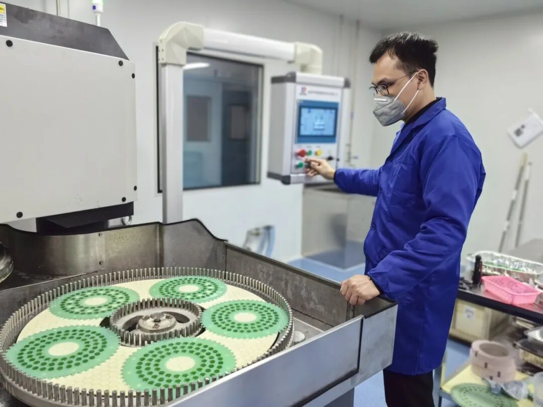 月产1.8万颗！镇海企业破解进口OK镜“卡脖子”难题