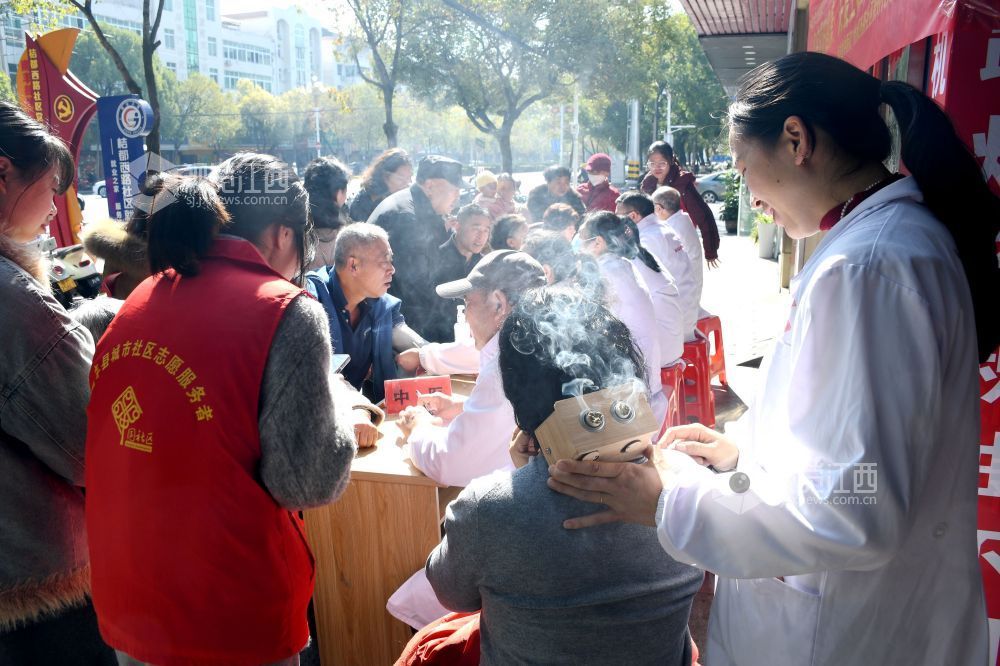 江西南丰：世界肾脏日义诊进社区（图）