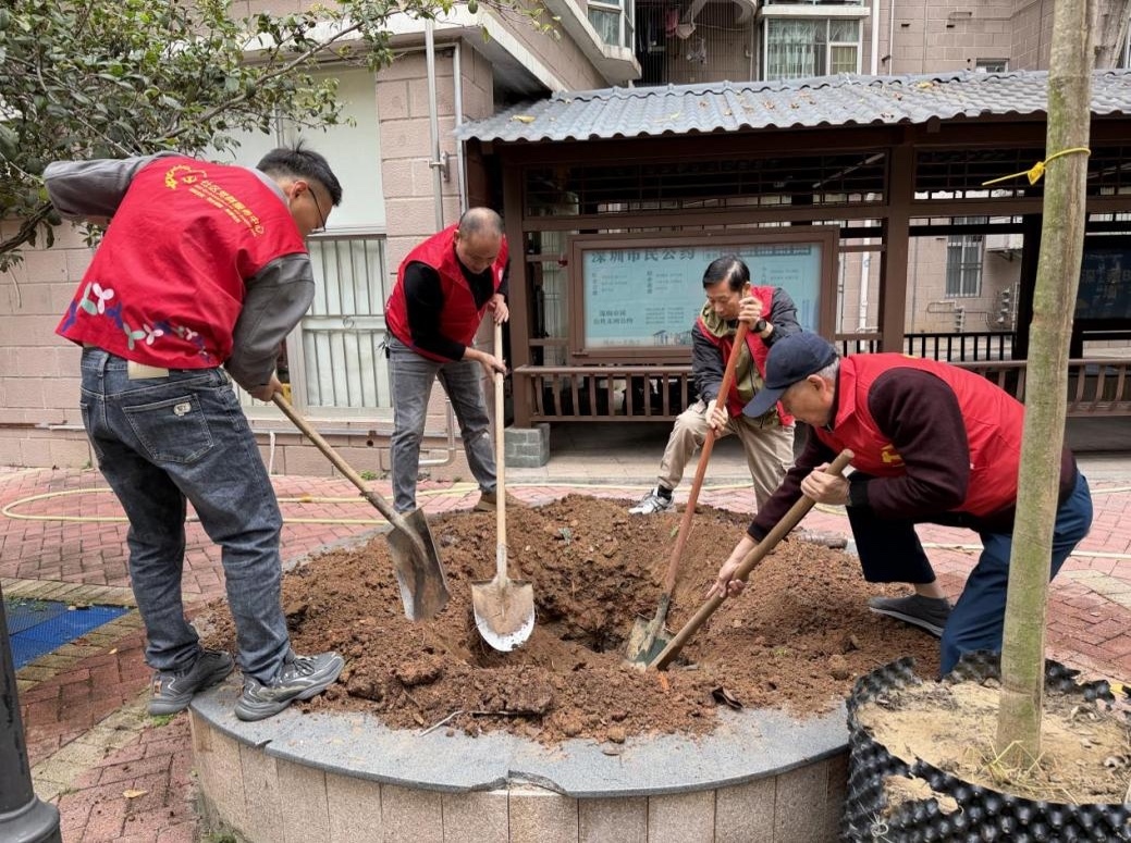 桃源添新绿・党群共植梦 ——桃源社区开展春季植树活动