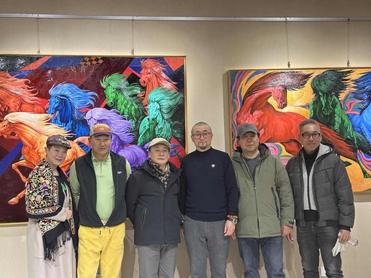 姜广宇艺术个展亮相青岛大学 以奔腾与凝望诠释艺术的力与美