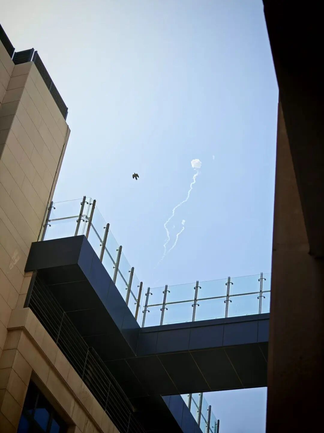 卡塔尔上空被拦截的导弹