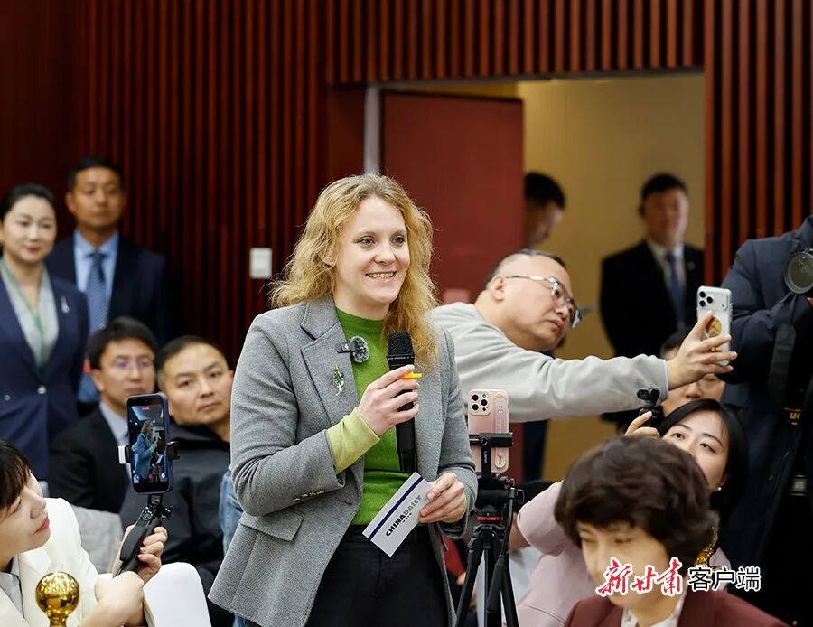 中国日报记者现场提问