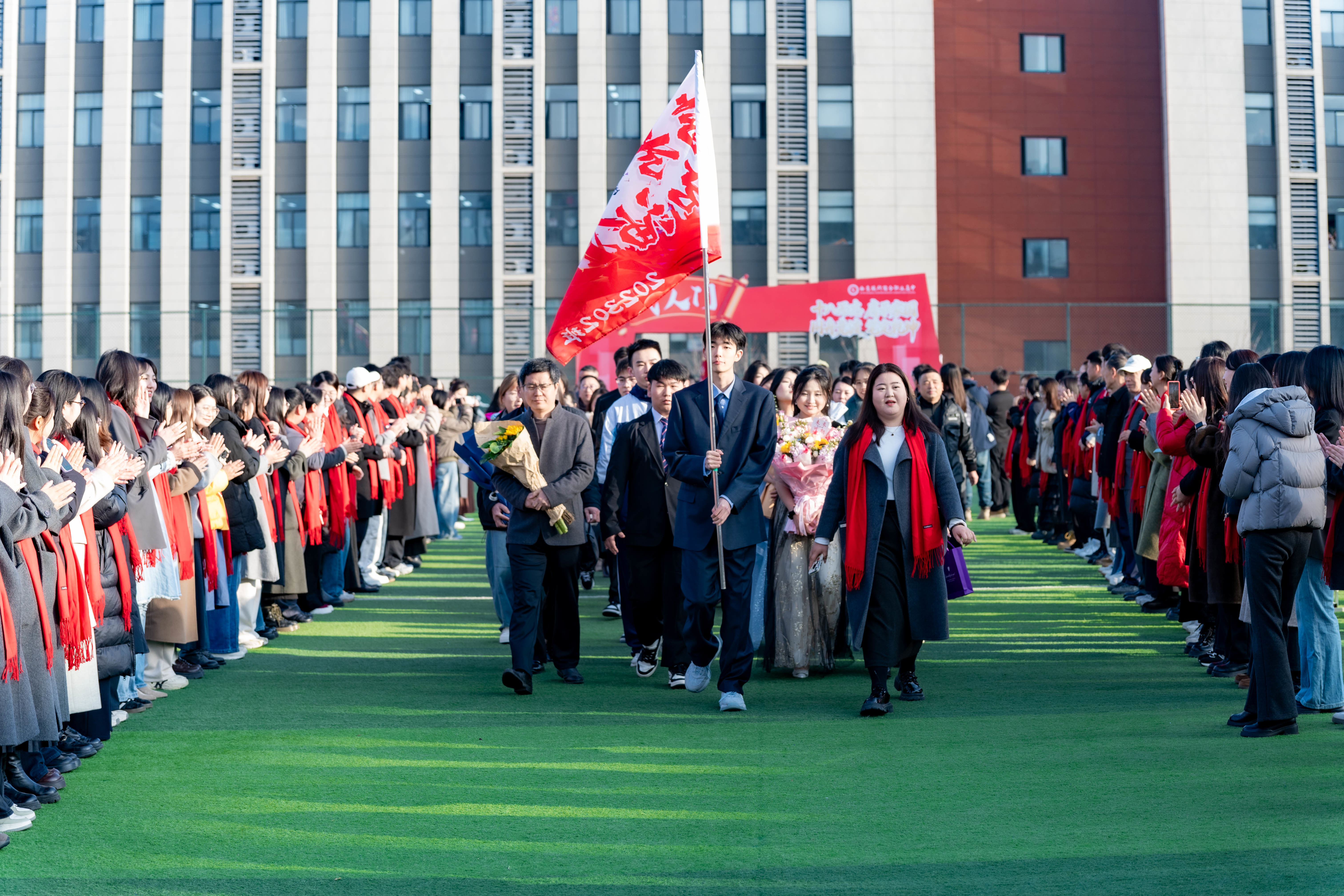 十八而志担家国 同舟竞渡定乾坤——西安现代综合职业高中举行2026届高考誓师大会暨成人礼