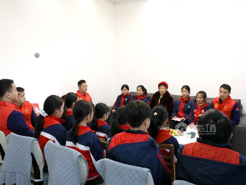 江西分宜：寻访身边榜样 传承雷锋精神（图）