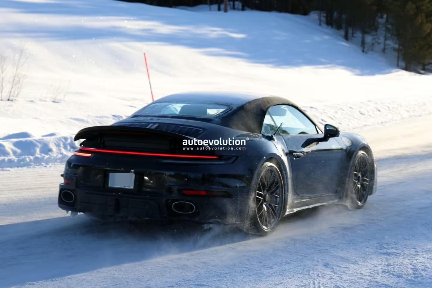 保时捷2027款911 Turbo Touring高性能跑车路测图曝光