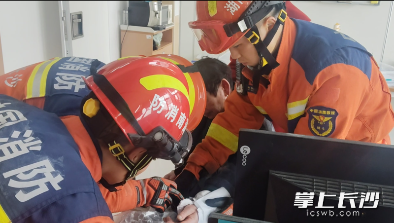 救援现场。 长沙晚报通讯员 郭毅 摄