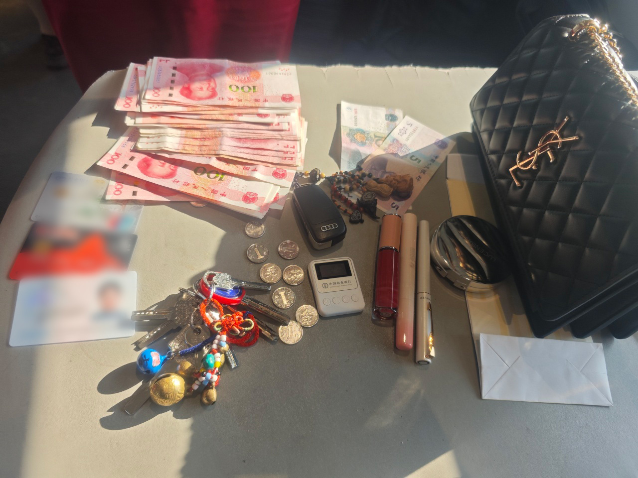 春运暖事：G879次列车乘警及时寻回旅客遗失贵重物品