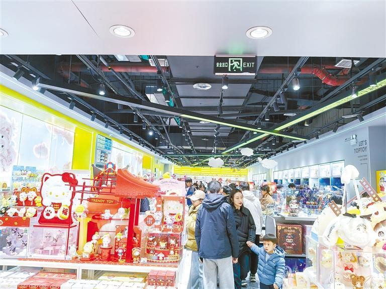 深受年轻消费者喜欢的潮玩店 新甘肃·甘肃日报记者 王君洁