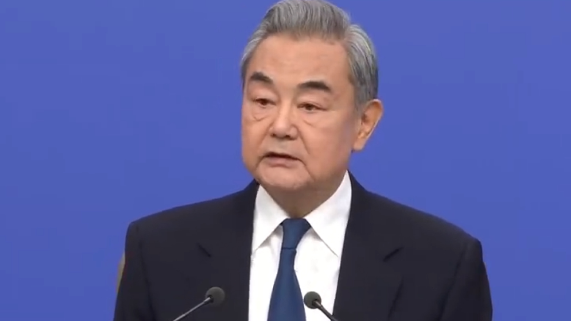 王毅：已经发展壮大起来的中国和14亿中国人民绝不允许任何人再为殖民张目，为侵略翻案