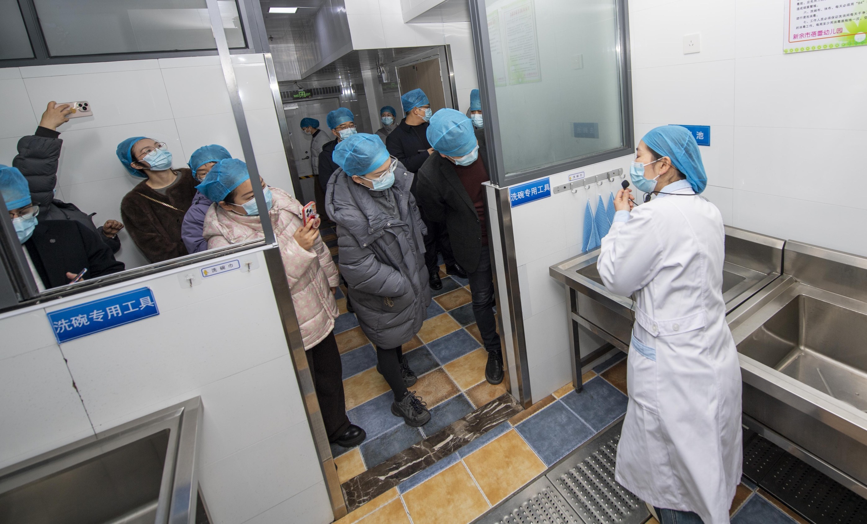 家长当“检查官”、志愿者教用电，新余多部门联动筑牢校园安全防线