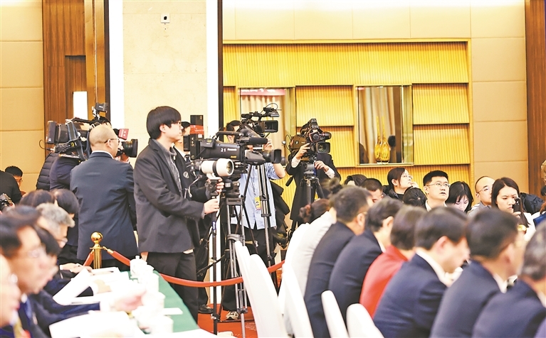 阔步向前启新程 勠力同心谱新篇——江西省代表委员参加全国两会剪影