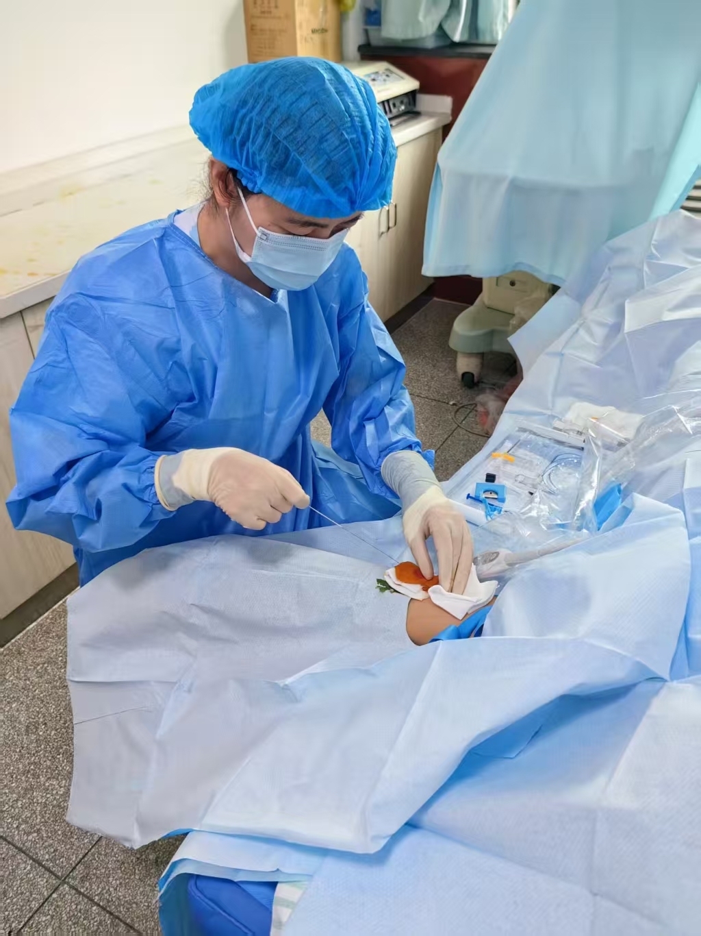 经外周静脉穿刺中心静脉置管