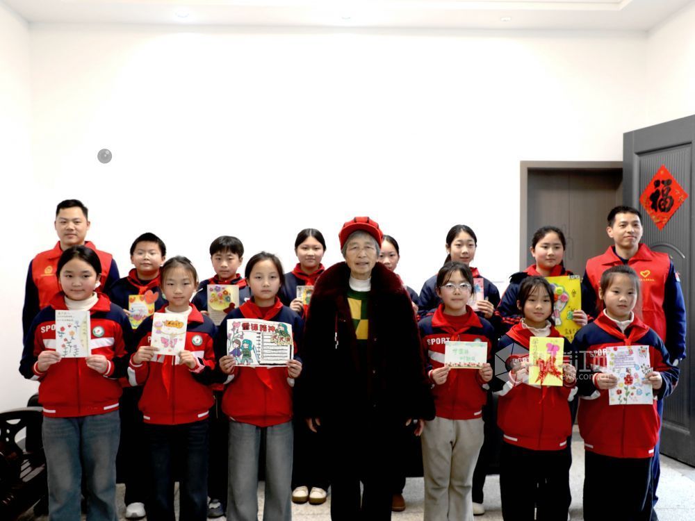 江西分宜：寻访身边榜样 传承雷锋精神（图）