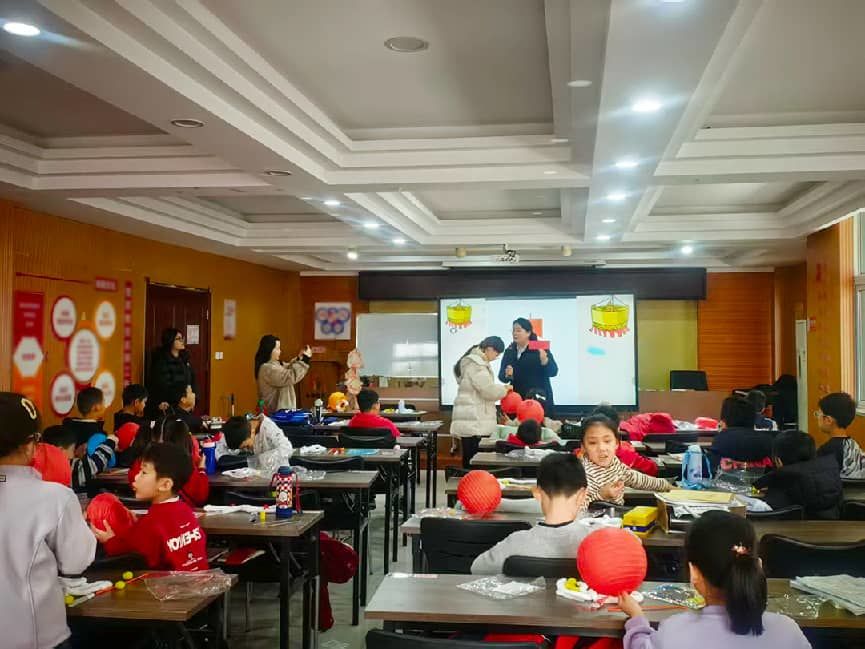 潍坊银行开展“金融公益惠民生 志愿服务显担当”系列学雷锋主题志愿服务活动