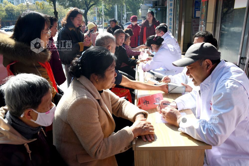 江西南丰：世界肾脏日义诊进社区（图）