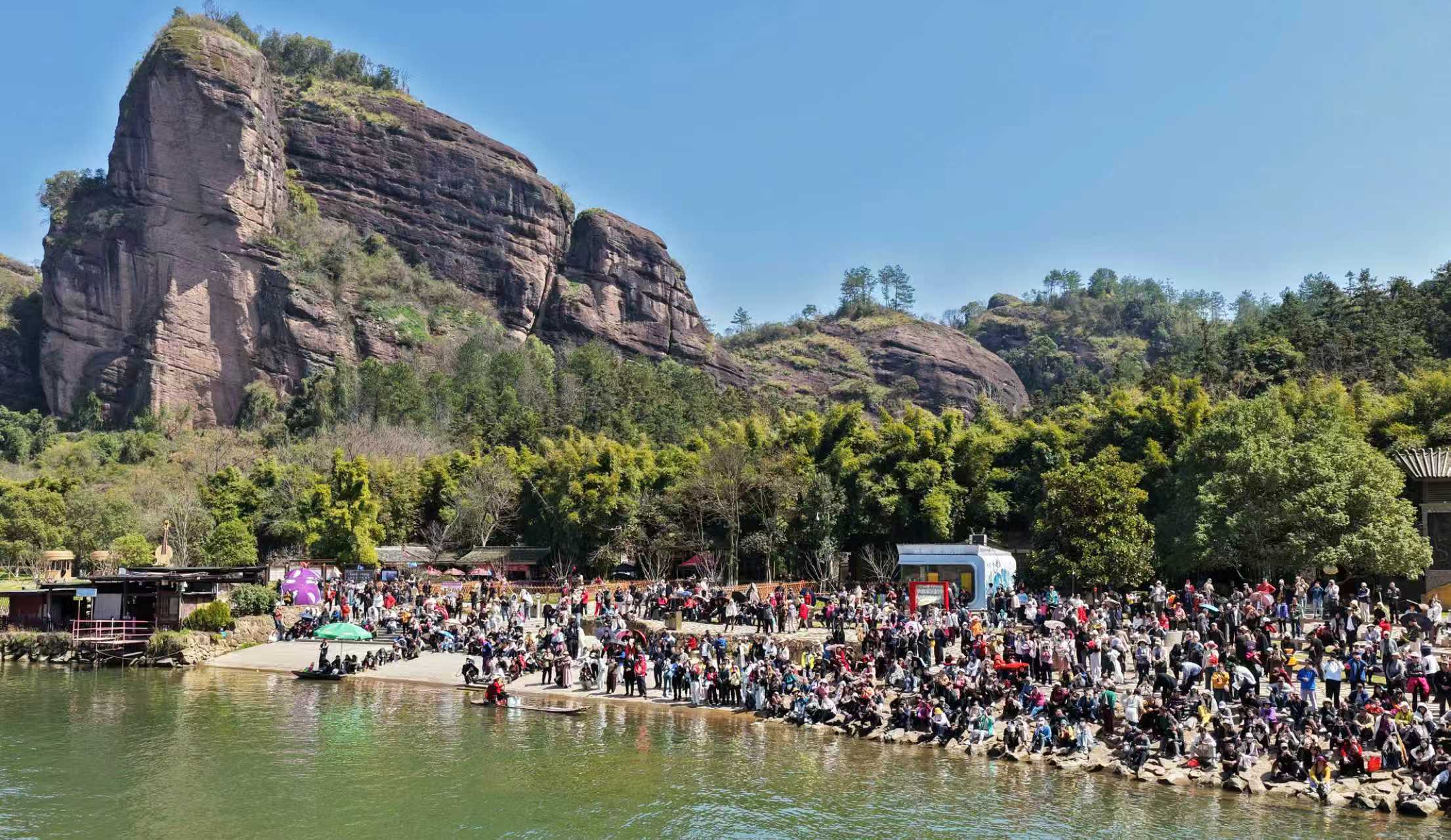 千里赴春约！龙虎山景区迎辽宁首趟赏花踏春专列 三月东北客潮持续火爆
