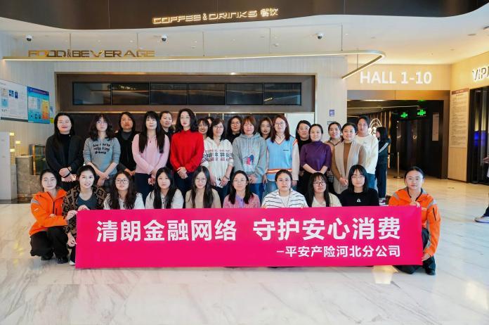 （图片说明：现场活动合影）