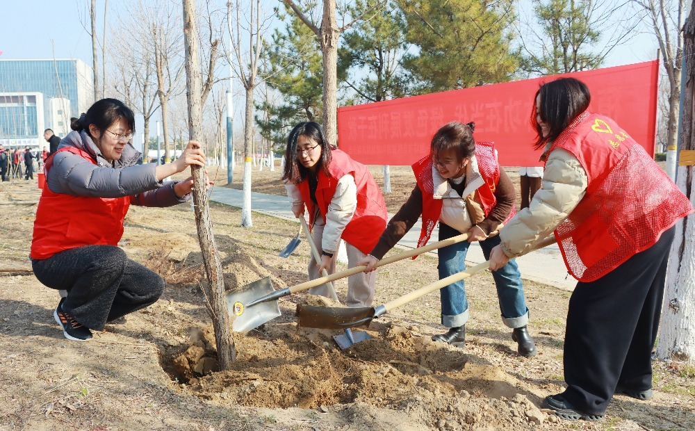 潍坊滨海区开展春季义务植树活动