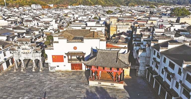 鸟瞰婺源县江湾镇。江西日报全媒体记者 徐黎明摄