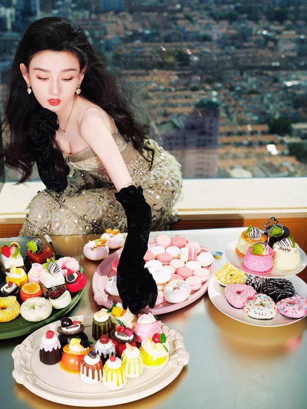 宋祖儿贵气又甜美。