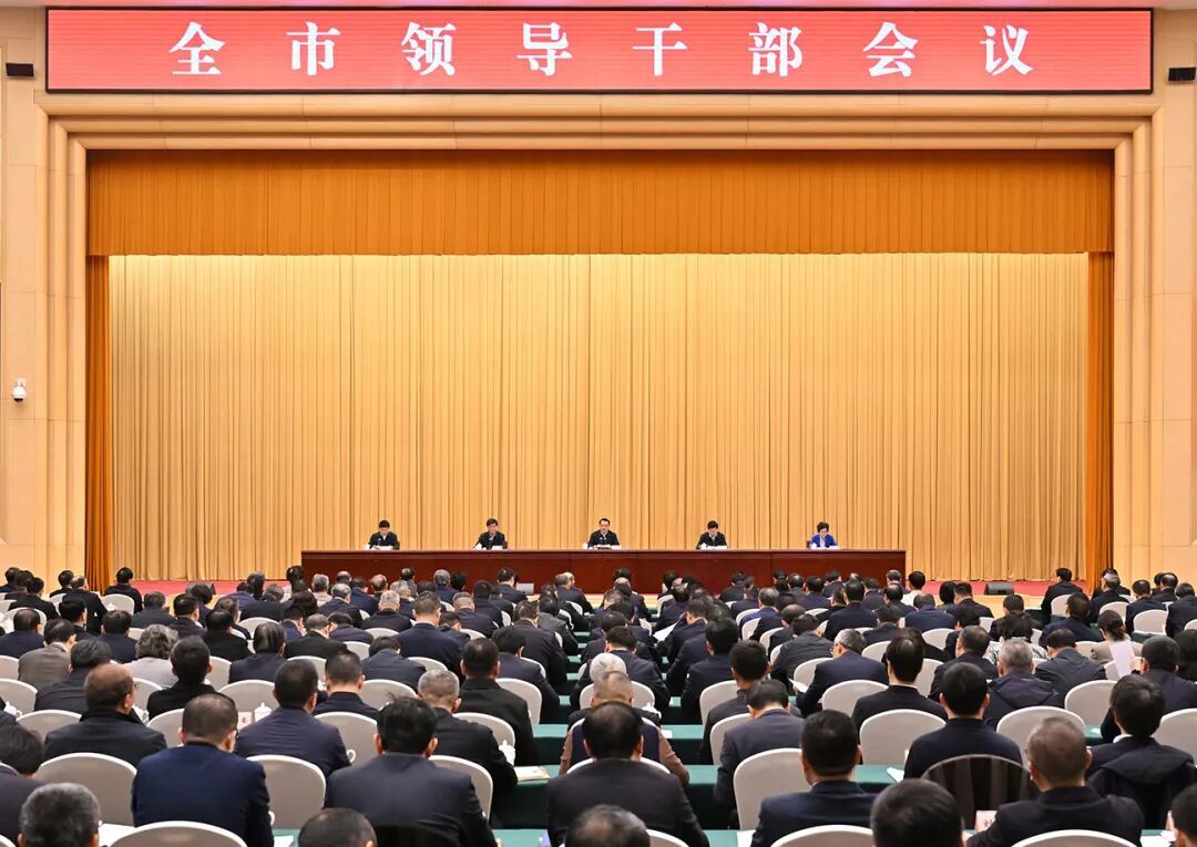 3月13日上午,市委召开全市领导干部会议,传达学习贯彻习近平总书记重要讲话精神和全国两会精神。记者 刘力 摄/视觉重庆