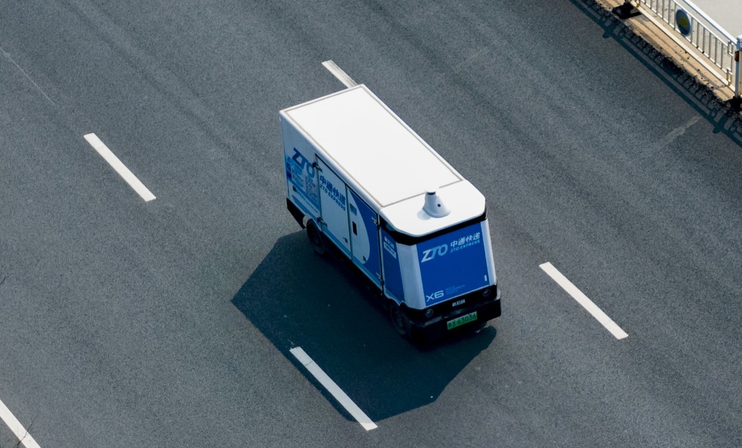 无人车送货，新余高新区街头惊现“智能快递员”